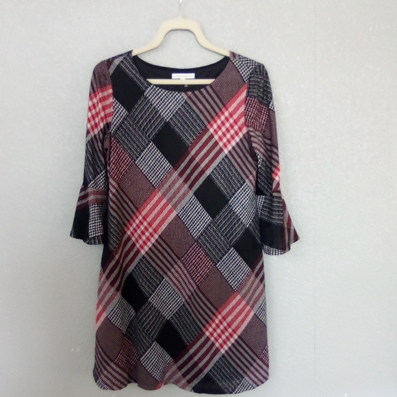 Plaid Women's Top in Black and Red - Picture 1 of 3